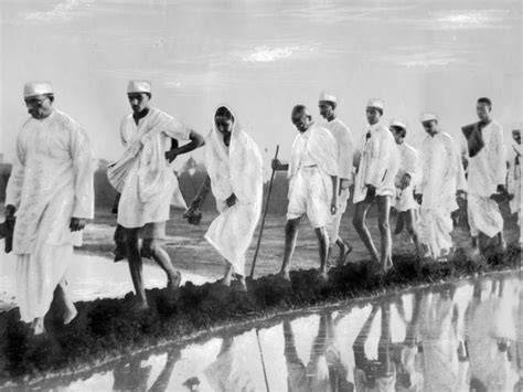 Gandhi durante la Marcia del sale