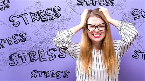 Persona stressata nella società moderna