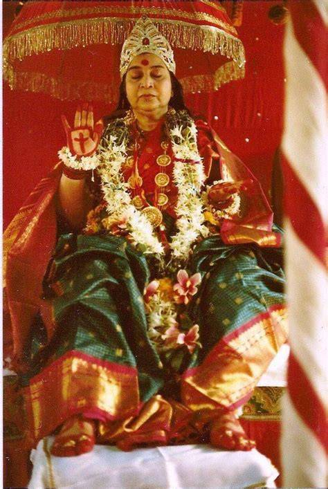 Shri Mataji Nirmala Devi in meditazione