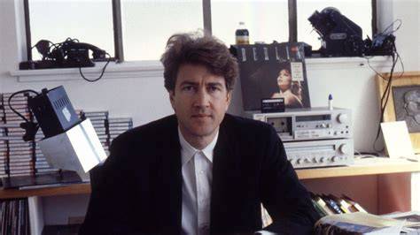 David Lynch medita nel suo studio