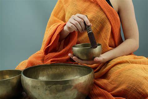 Campane tibetane durante meditazione sonora