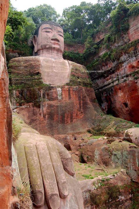 Buddha Gigante di Leshan visto dal fiume