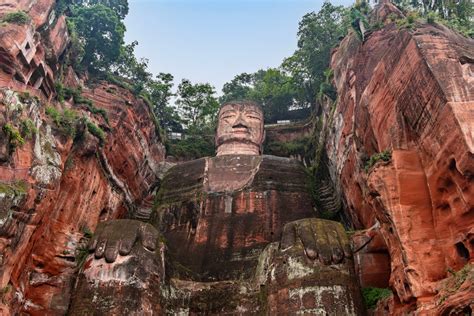Scalinata scavata nella roccia Leshan