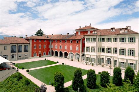 Castello di Morozzo nel parco storico